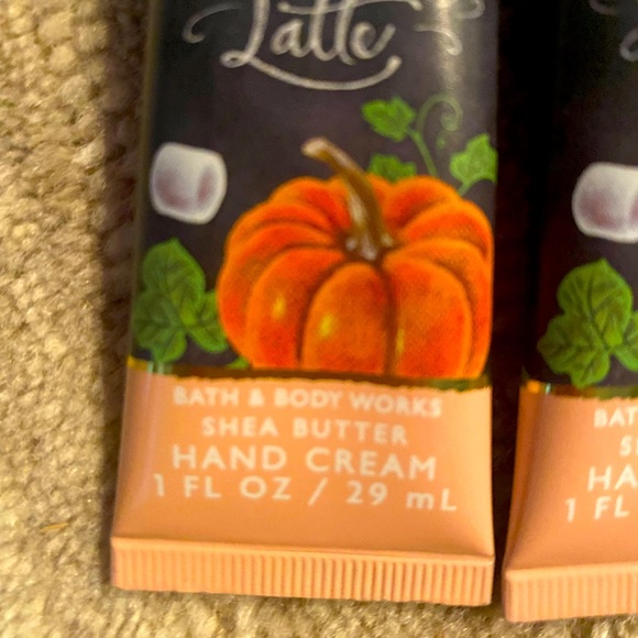 2- Marshmallow PUMPKiN Latte BATH & BODY WORKS
SHEA BUTTER
HAND CREAM - Picture 5 of 10